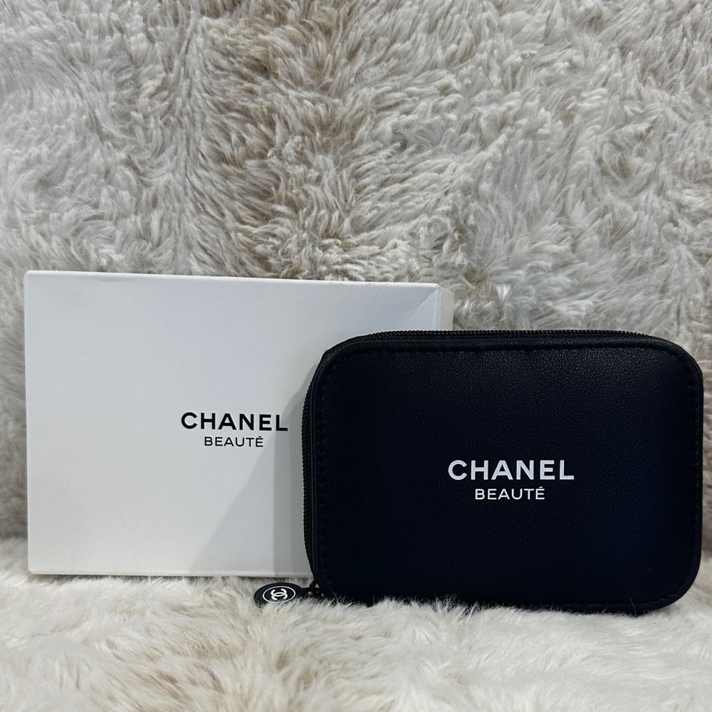CHANEL Beauté Black Grooming Kit